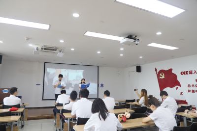 團(tuán)員青年詩歌朗誦